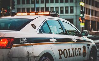 Arrestan a hombre de California que agredió a ancianos asiáticos 