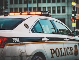 Arrestan a hombre de California que agredió a ancianos asiáticos