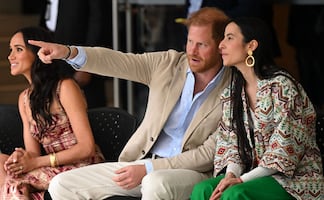 Harry “coquetea” con directora colombiana y se aleja de Meghan Markle. ¿Se acabó el amor?