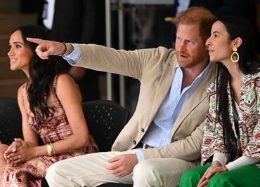 Harry “coquetea” con directora colombiana y se aleja de Meghan Markle. ¿Se acabó el amor?