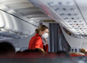 Piloto agrede a asistente de vuelo durante discusión por cubrebocas en California