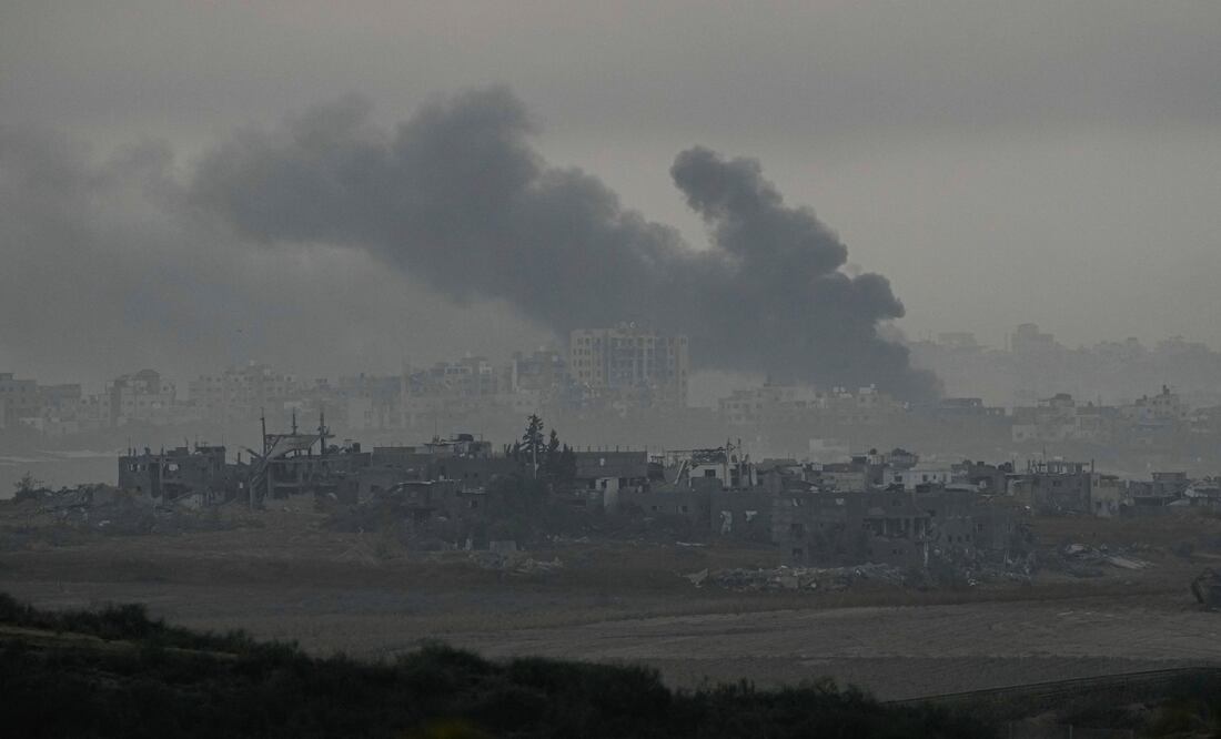 Decenas de tanques israelíes entraron el lunes en el sur de la Franja de Gaza, (AP Photo/Ohad Zwigenber)