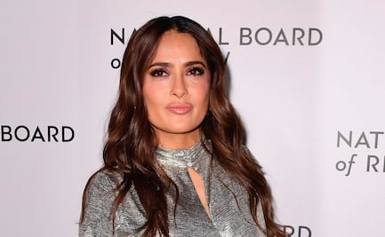 Salma Hayek sorprende con diminuto bikini en la playa