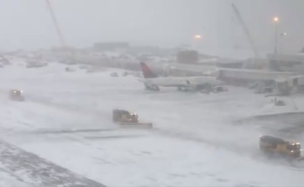 Las impactantes imágenes de la tormenta de nieve en el aeropuerto de Denver