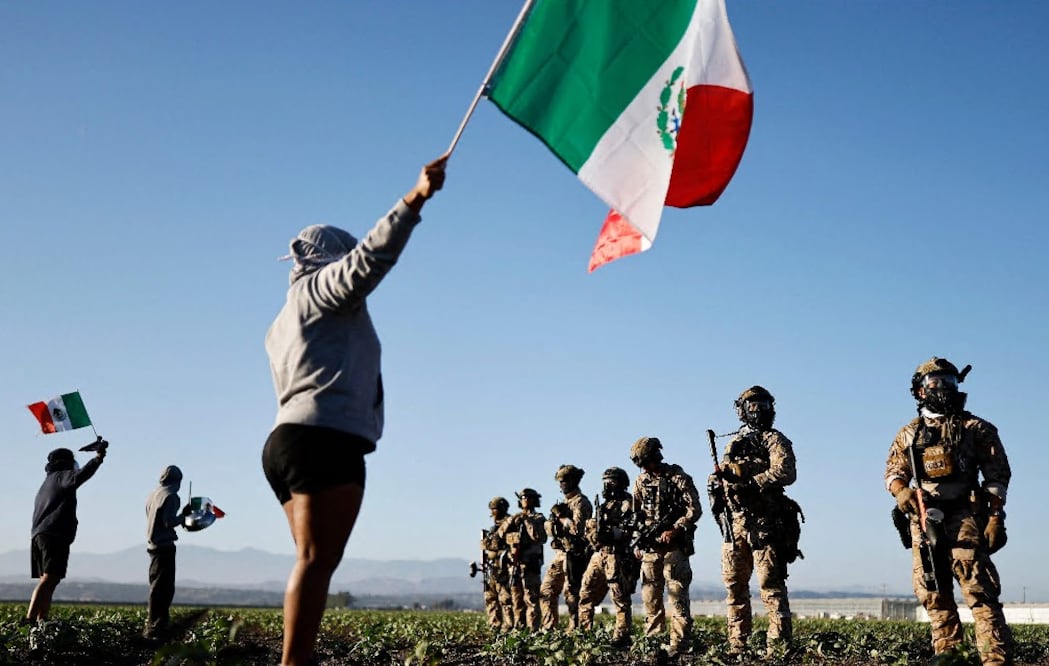 Redadas de ICE en granjas de California dejan 30 detenidos y disturbios en Ventura y Santa Bárbara. (Photo by MARIO TAMA / GETTY IMAGES NORTH AMERICA / Getty Images via AFP)