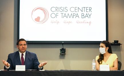 Demandan a gobernador de Florida por orden de reabrir escuelas