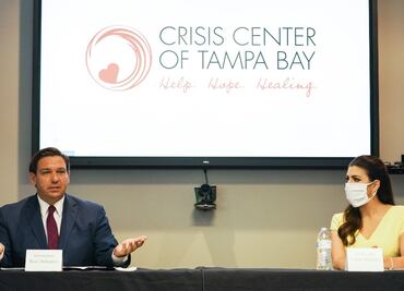 Demandan a gobernador de Florida por orden de reabrir escuelas