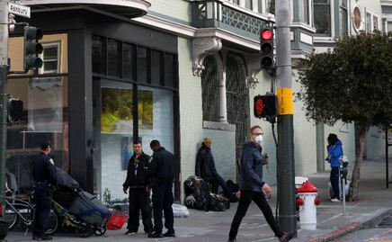 Californianos entran en pánico por vecinos con tos; los reportan al 911 