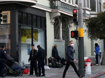 Californianos entran en pánico por vecinos con tos; los reportan al 911