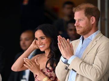 Meghan opaca a Harry: no permite que hable y quiere ser el “centro de atención”. VIDEO