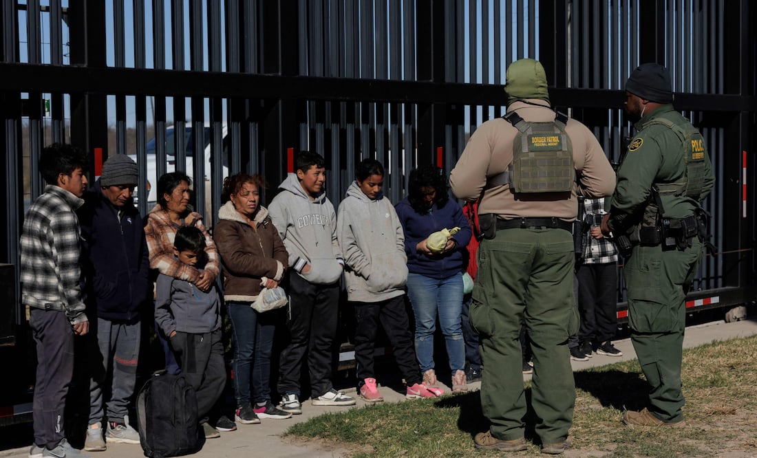 Entra en vigor la polémica Ley SB4 de Texas que permite la detención y deportación de migrantes.  Michael Gonzalez/Getty Images/AFP