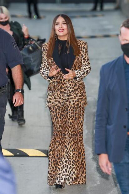 Salma Hayek conquista Hollywood con look de casi $100 mil pesos 
