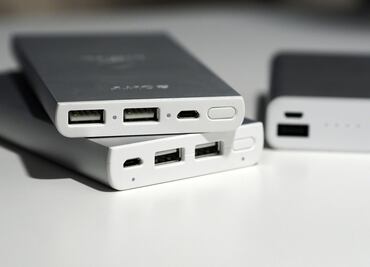 ¿Se puede viajar con baterías de celular portátiles en el avión?