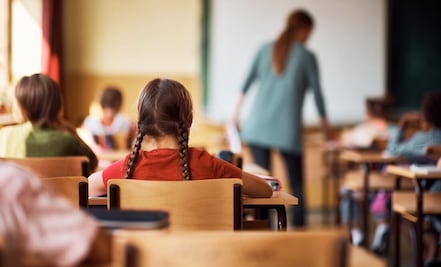 Familias demandan a Texas por ley que obliga a exhibir los Diez Mandamientos en escuelas públicas