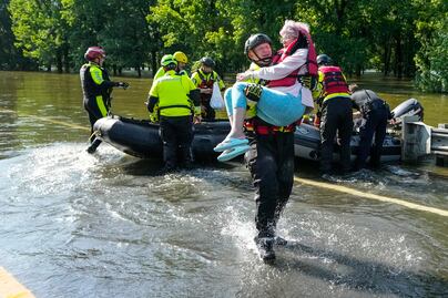 Alertan de más inundaciones en Texas; ordenan evacuaciones en estos condados. VIDEOS