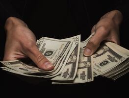 Condenan a hombre que sedujo mujeres y estafó 1 millón de dólares