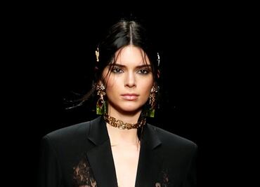 Kendall Jenner arrasa en Milán con braless y transparencias