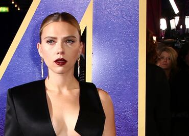 Scarlett Johansson luce arriesgado escote en evento de ‘Avengers: Endgame’