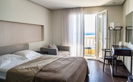 ¿Cómo encontrar cámaras escondidas en un hotel? 