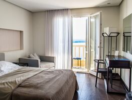 ¿Cómo encontrar cámaras escondidas en un hotel?