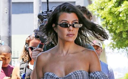 Kourtney Kardashian presume figura con microbikini en Palm Springs