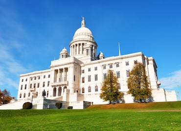 Rhode Island podría cambiar su nombre por ‘connotaciones de esclavitud’