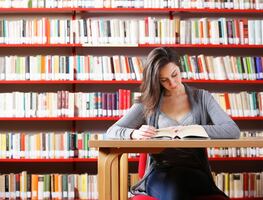 Nueva York ofrece becas universitarias a cambio de vacunación