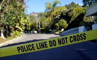 Menor de 5 años muere encerrado dentro de auto a altas temperaturas 