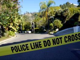 Menor de 5 años muere encerrado dentro de auto a altas temperaturas