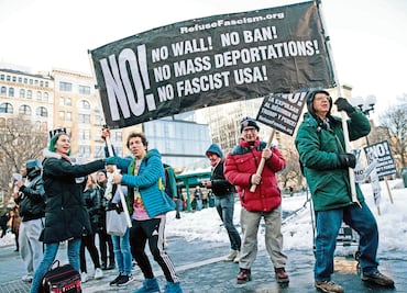 Nueva York desafía a Trump y lanza ayuda a migrantes