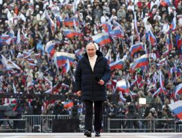 Putin asiste a acto patriotico en estadio ante 200 mil personas