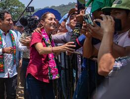 Claudia Sheinbaum ofrece atención "distinta" a migración con proyecto en la frontera sur