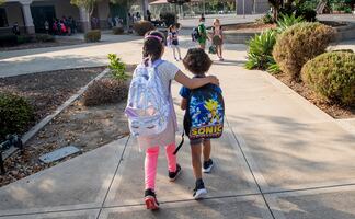 Por Covid, camas de cuidados intensivos para niños están al límite en Dallas 