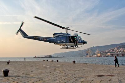 Multimillonario desaparece en naufragio de superyate en Italia