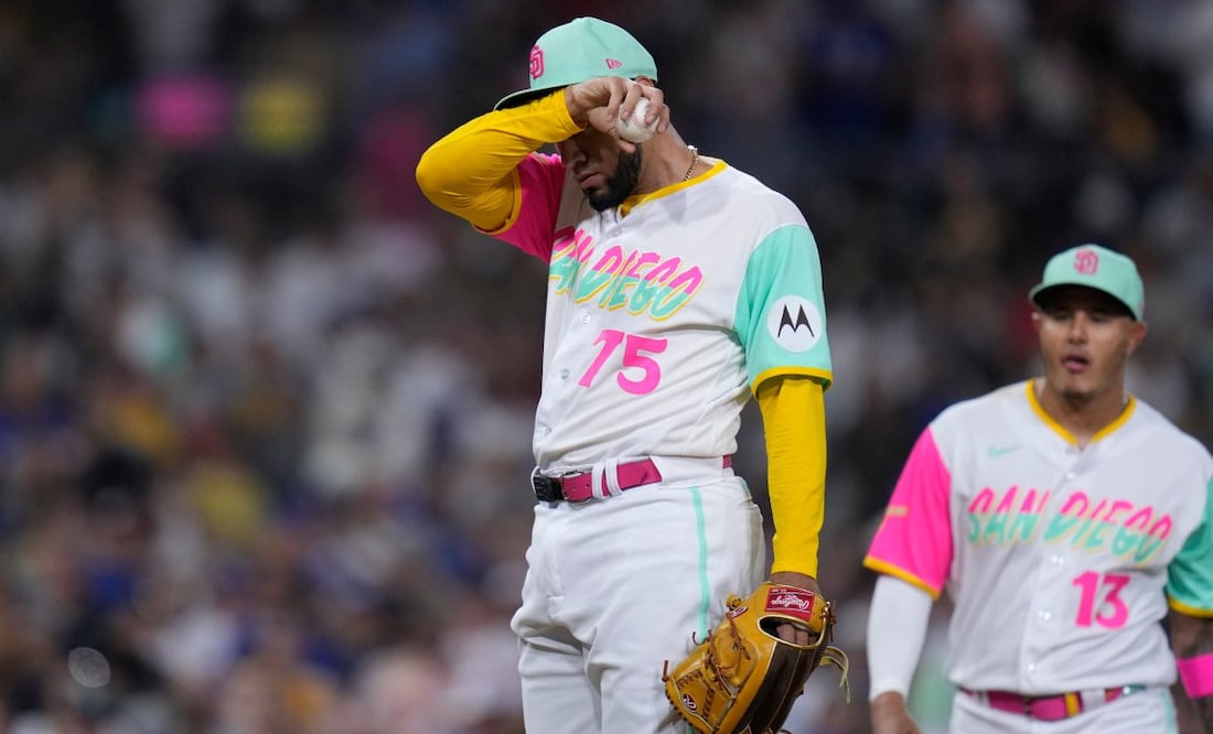 Robert Suárez, de los Padres de San Diego, suspendido de la MLB. Foto: AP Photo / Paul Sancya