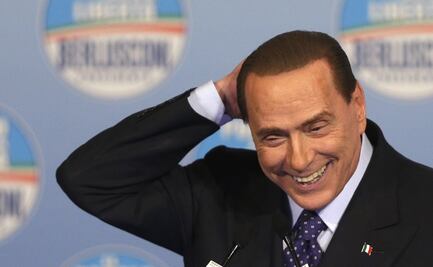 Berlusconi escandaliza; promete un “bus” de prostitutas para motivar a futbolistas
