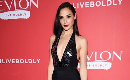 Gal Gadot deslumbra con vestido azul 'de impacto' en Tel Aviv