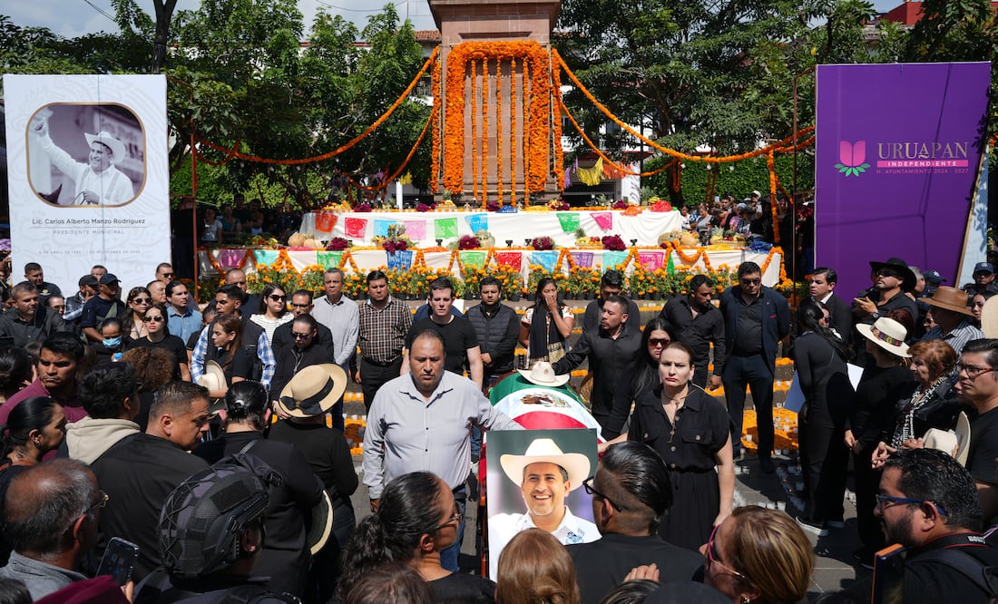 Exigen justicia por asesinato del alcalde de Uruapan y piden renuncia de Claudia Sheinbaum. foto: AP