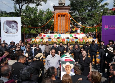 Exigen justicia por asesinato del alcalde de Uruapan y piden renuncia de Claudia Sheinbaum