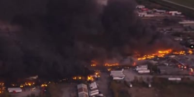 Un avión de carga de UPS se estrelló cerca del aeropuerto internacional de Kentucky, reportan medios. VIDEO