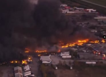Un avión de carga de UPS se estrelló cerca del aeropuerto internacional de Kentucky, reportan medios. VIDEO
