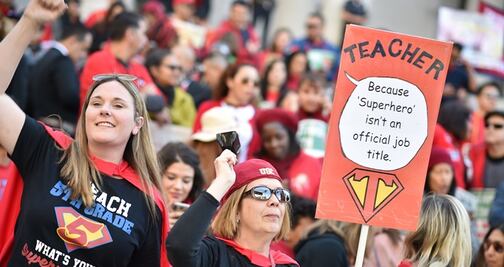 Maestros de Los Ángeles levantan huelga; aceptan incremento salarial
