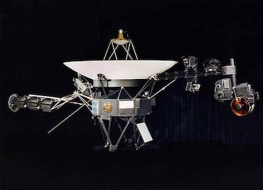 ¡Milagro espacial! Voyager 2 envía 'latido' desde 19,900 millones de km de la Tierra