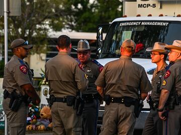 Policía de Texas admite error al no entrar antes al salón del tiroteo