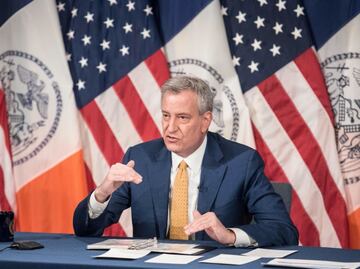 Alcalde de Nueva York reconoce racismo en arrestos por distancia social