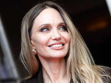 Angelina Jolie se suma a ‘tendencia sin pantalón’ y se lleva las miradas en Toronto
