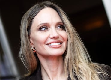 Angelina Jolie se suma a ‘tendencia sin pantalón’ y se lleva las miradas en Toronto