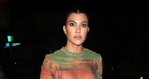 Kourtney Kardashian se luce con atuendo traslúcido en Hollywood