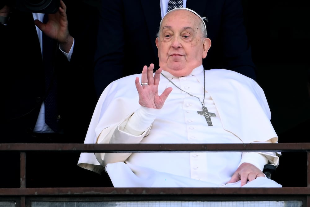 El papa Francisco se recupera con fisioterapia, misa y trabajo tras suspensión de tratamiento. Foto: EFE