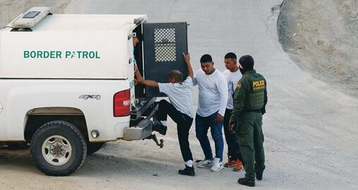 En febrero, más de 76 mil migrantes cruzaron la frontera de EU con México